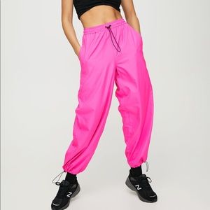 Aritzia TNA neon fuchsia redondo pants